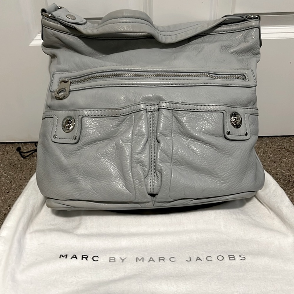 Marc Jacobs light gray leather purse with silver hardware